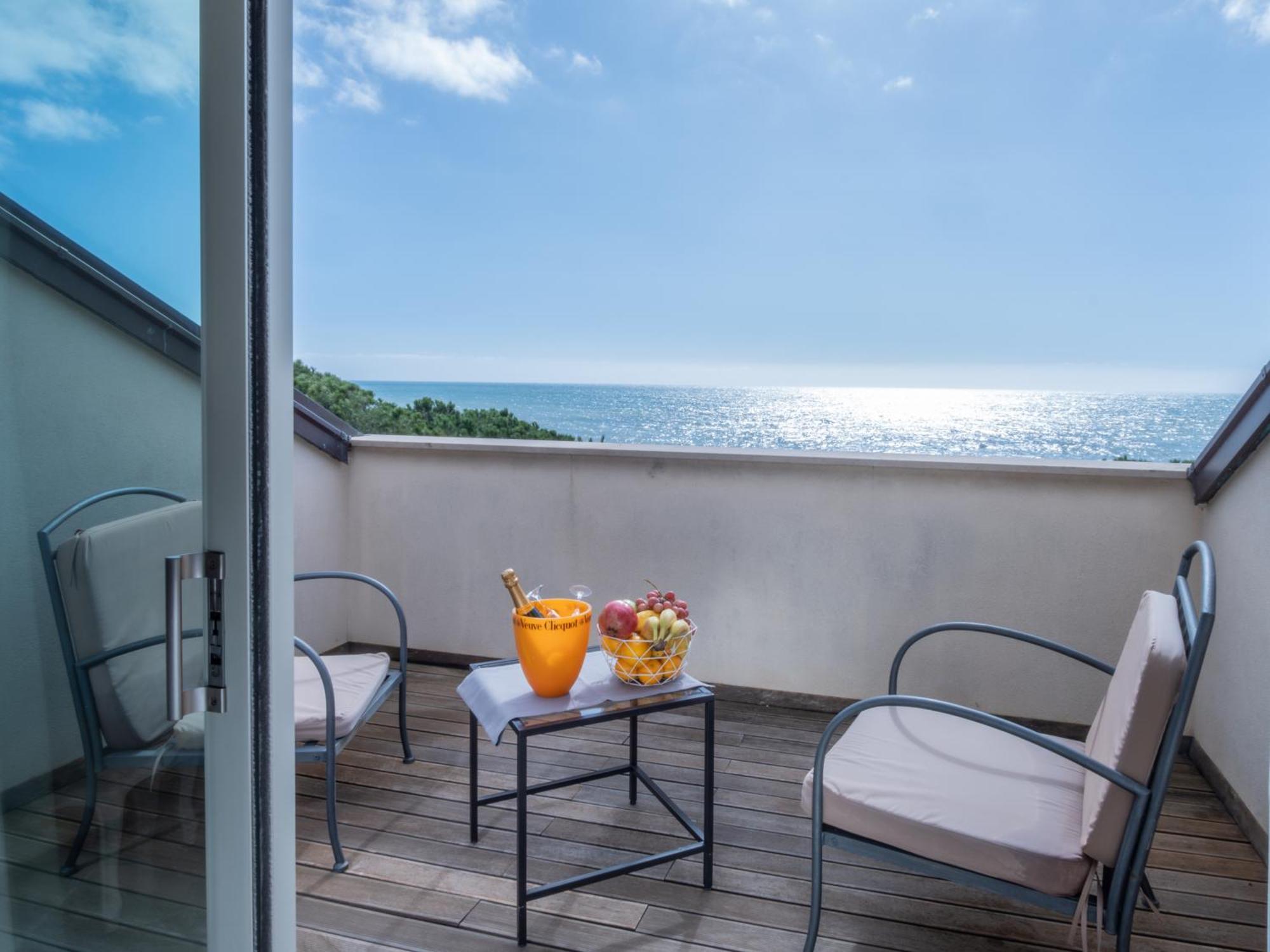 Hotel San Pietro Palace Finale Ligure Exterior foto
